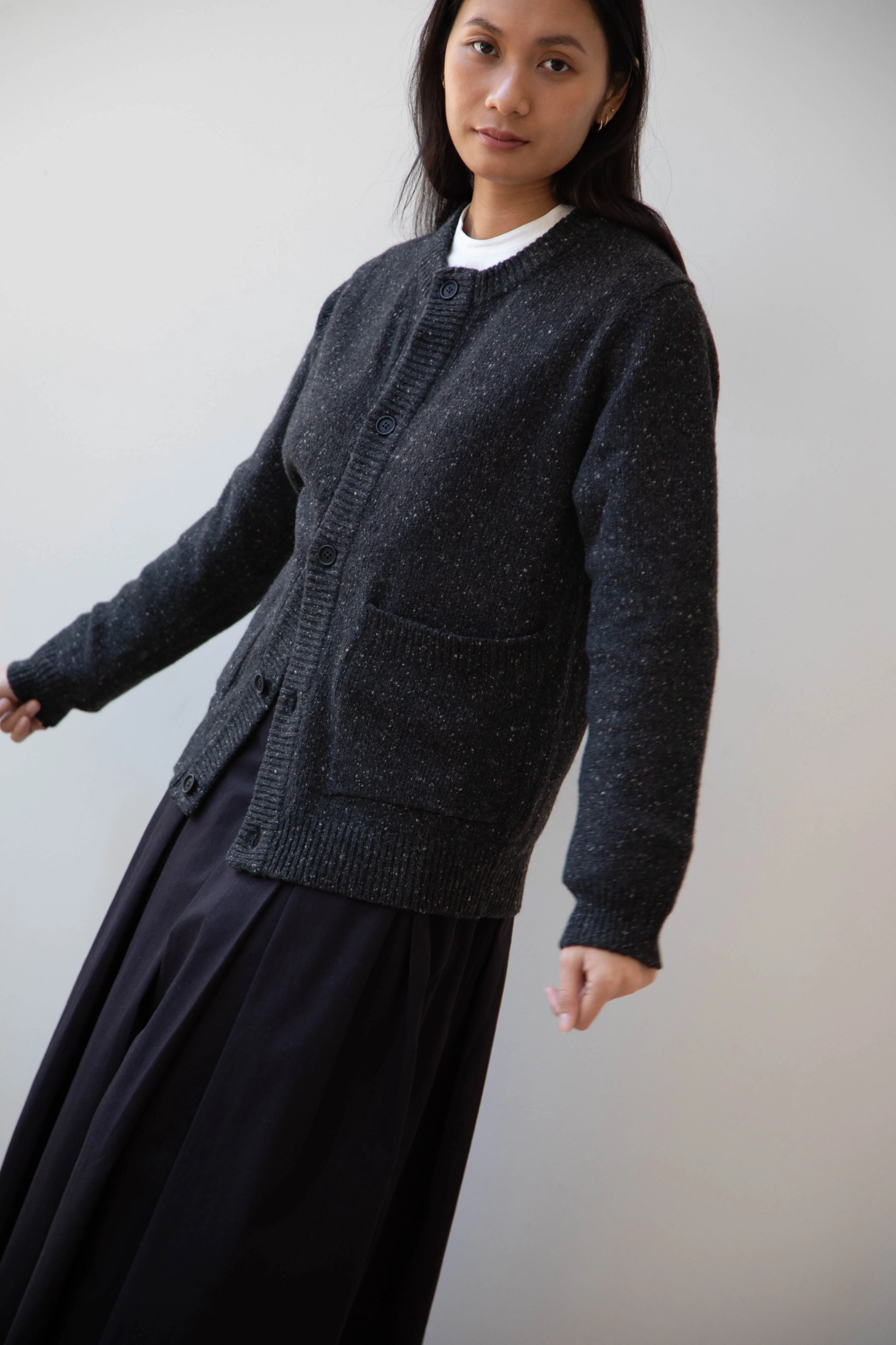 Evan Kinori | Crewneck Cardigan in Charcoal Donegal
