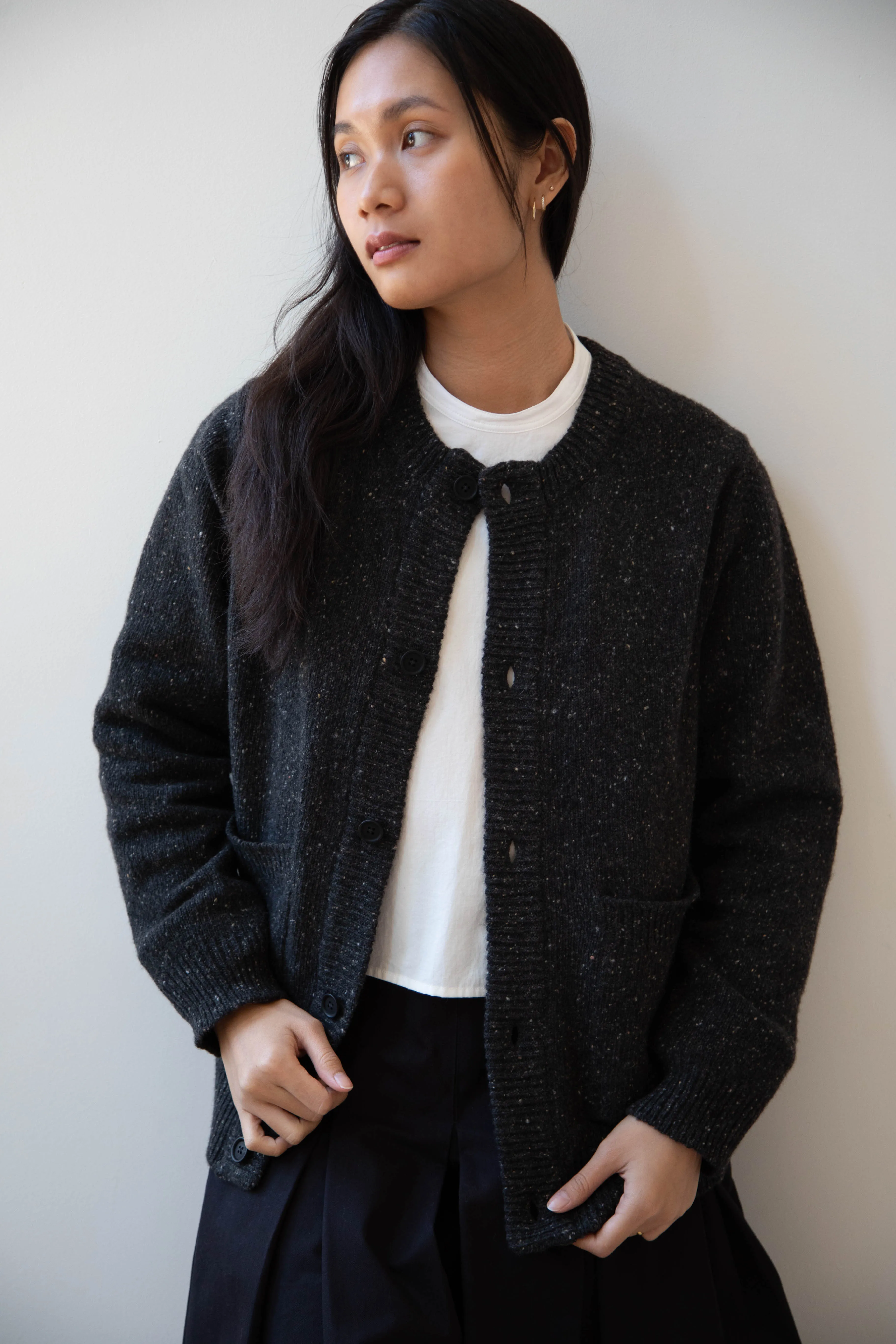 Evan Kinori | Crewneck Cardigan in Charcoal Donegal