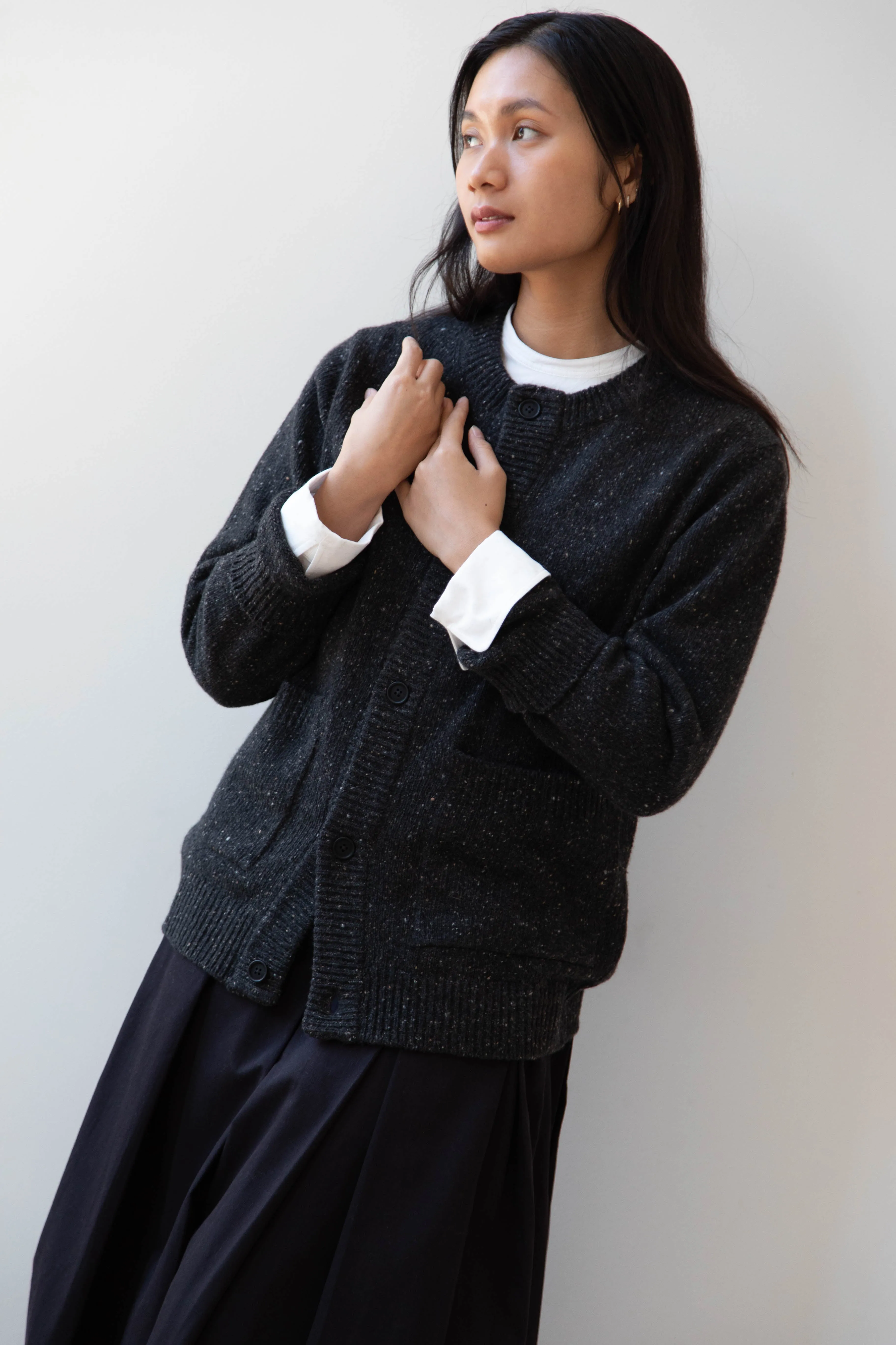 Evan Kinori | Crewneck Cardigan in Charcoal Donegal