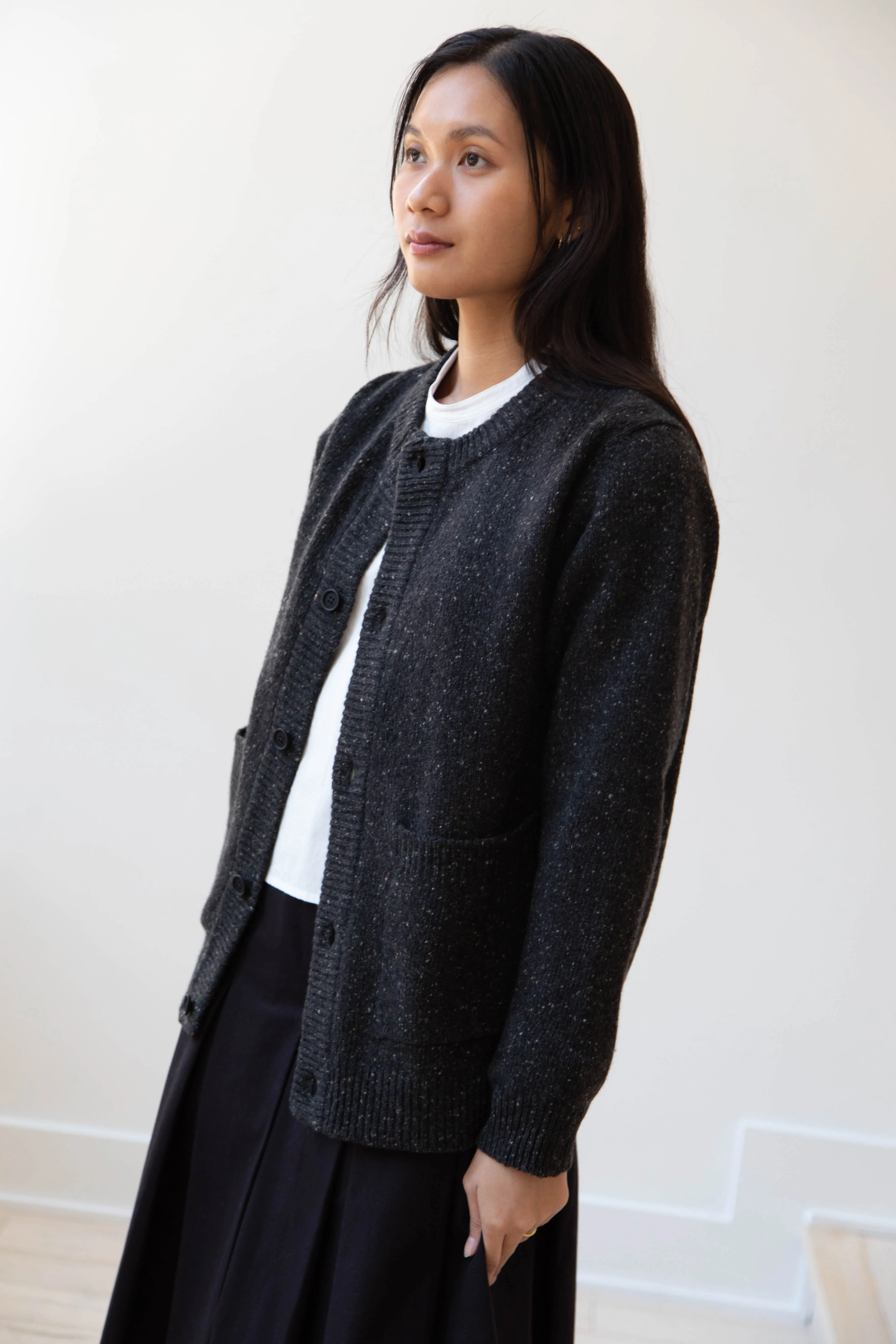 Evan Kinori | Crewneck Cardigan in Charcoal Donegal