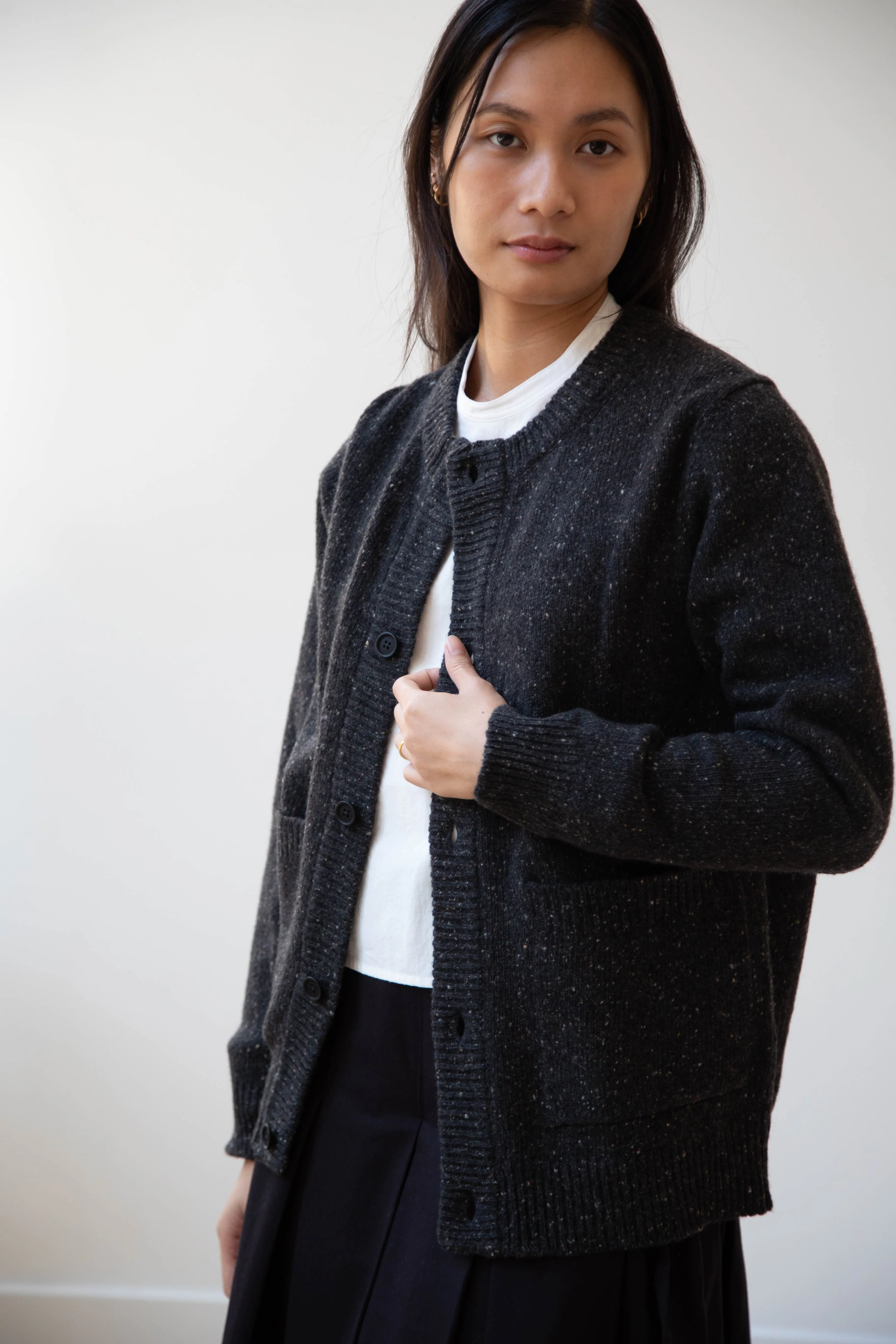 Evan Kinori | Crewneck Cardigan in Charcoal Donegal