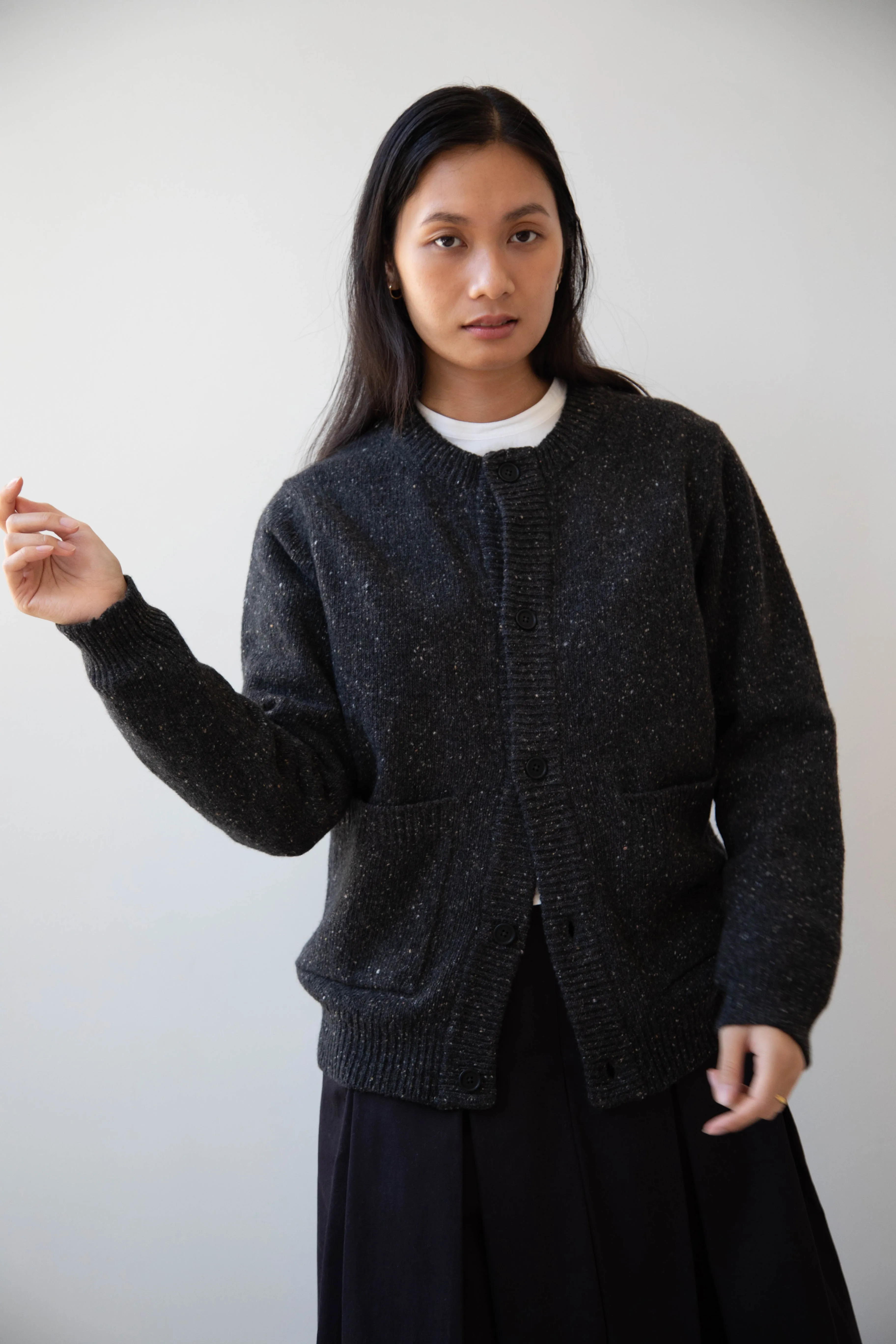 Evan Kinori | Crewneck Cardigan in Charcoal Donegal