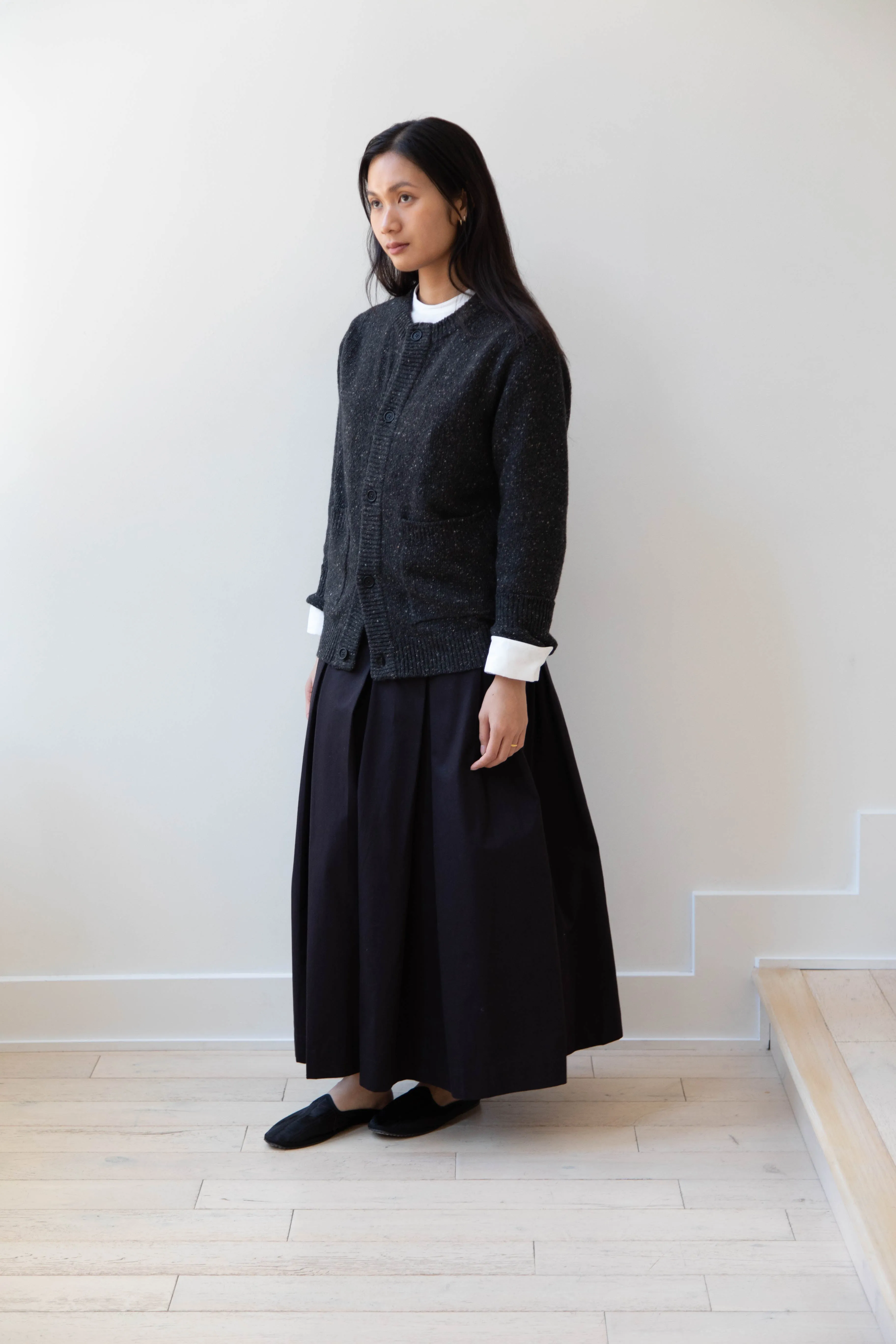 Evan Kinori | Crewneck Cardigan in Charcoal Donegal