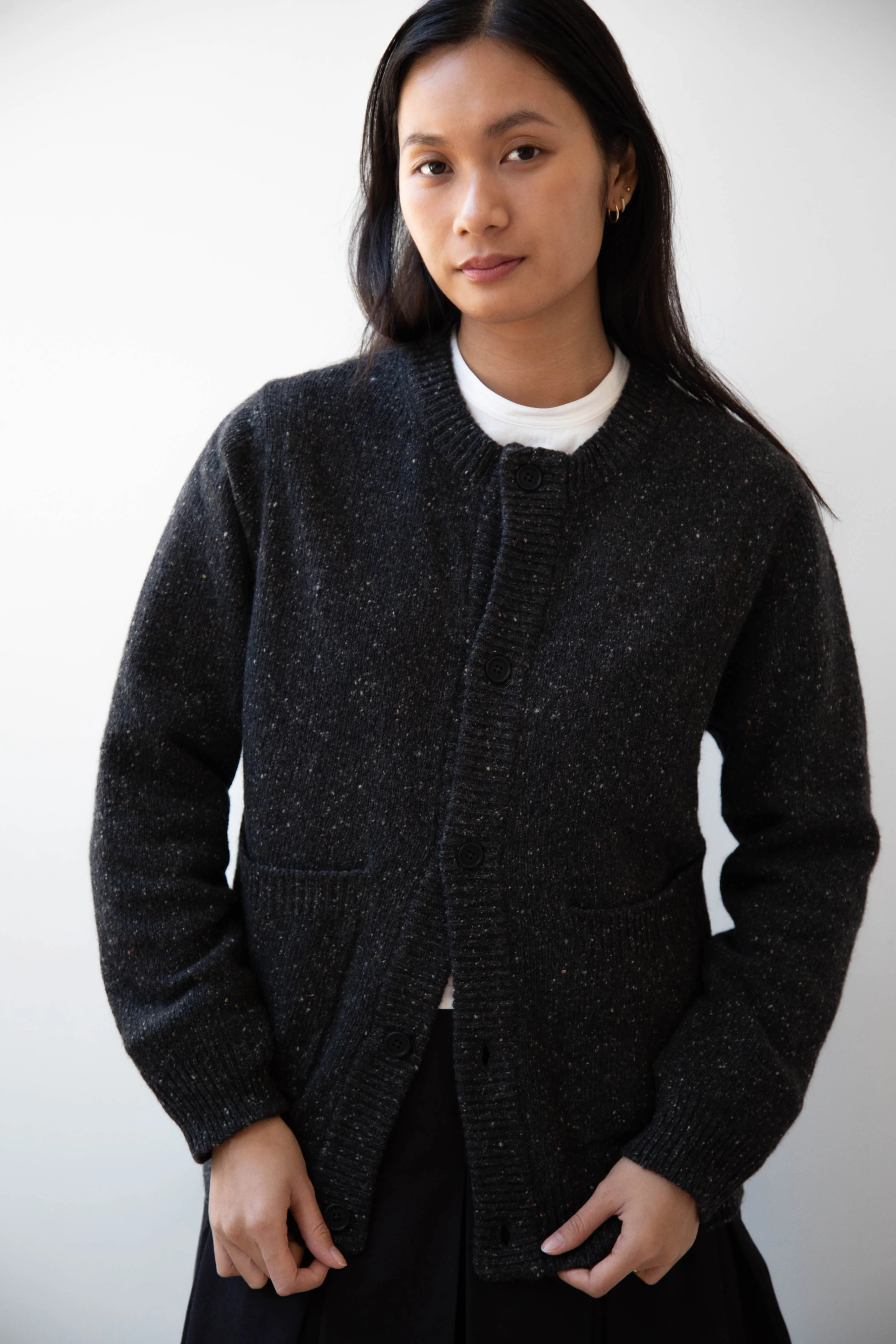 Evan Kinori | Crewneck Cardigan in Charcoal Donegal