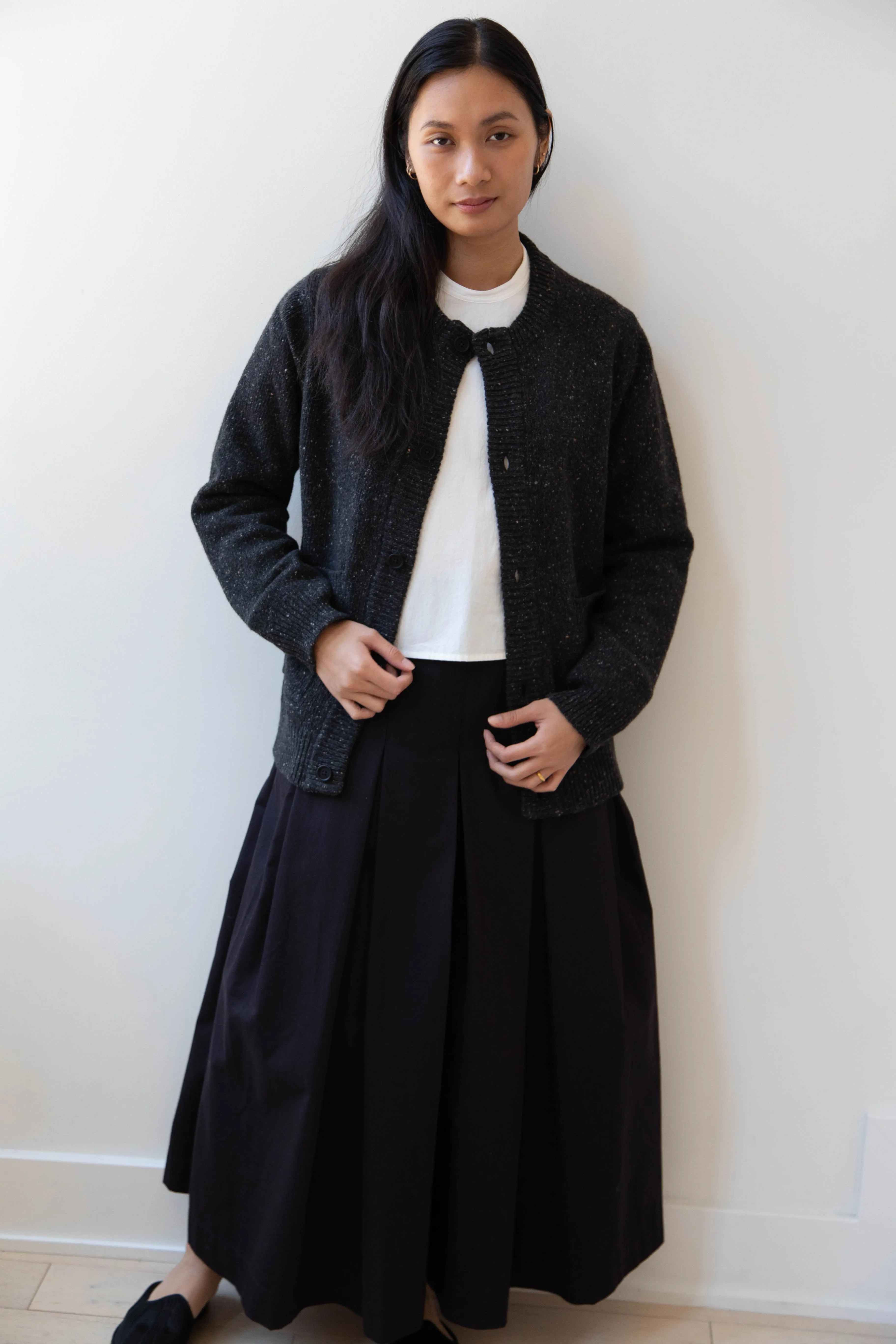 Evan Kinori | Crewneck Cardigan in Charcoal Donegal