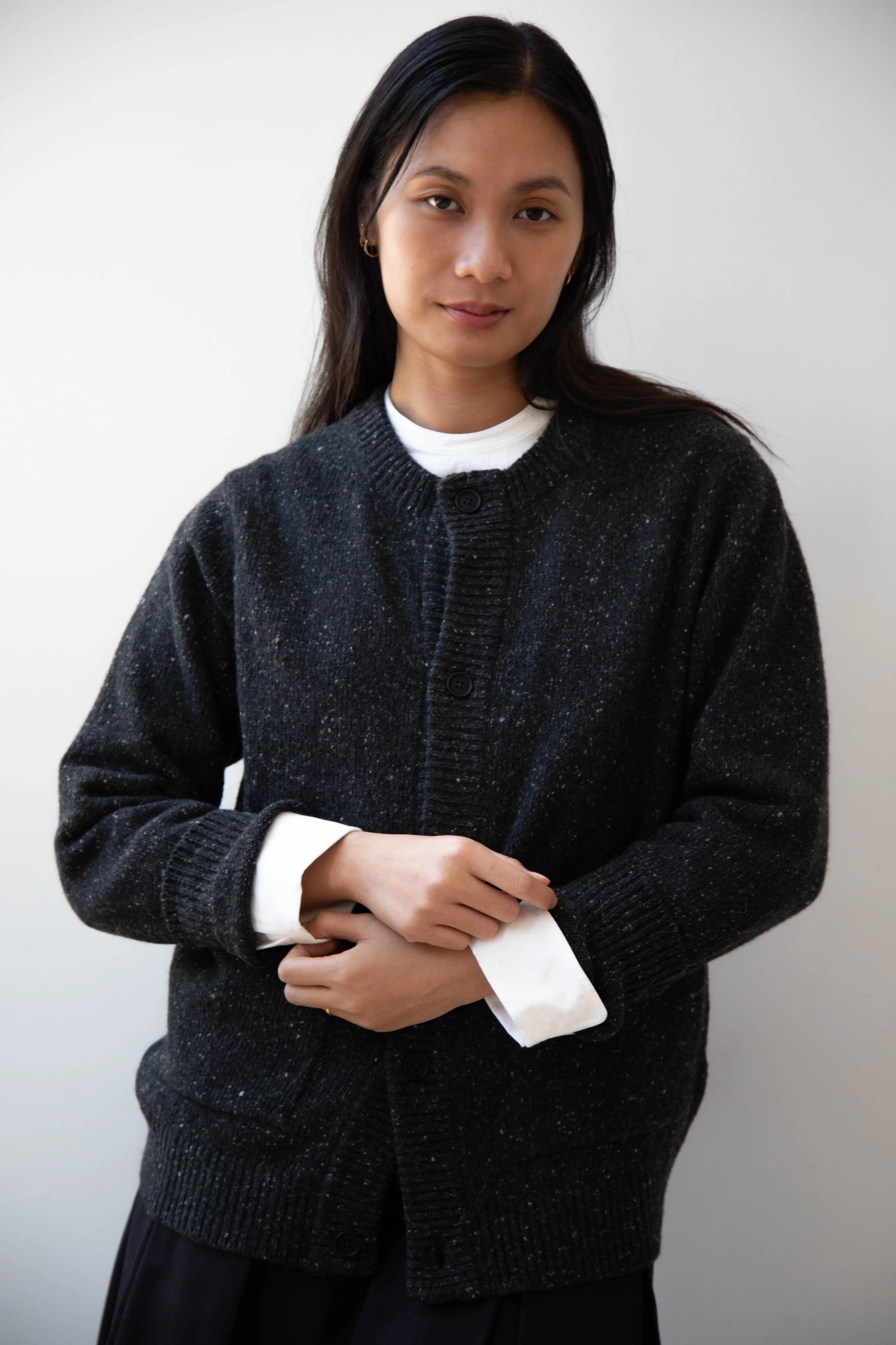 Evan Kinori | Crewneck Cardigan in Charcoal Donegal