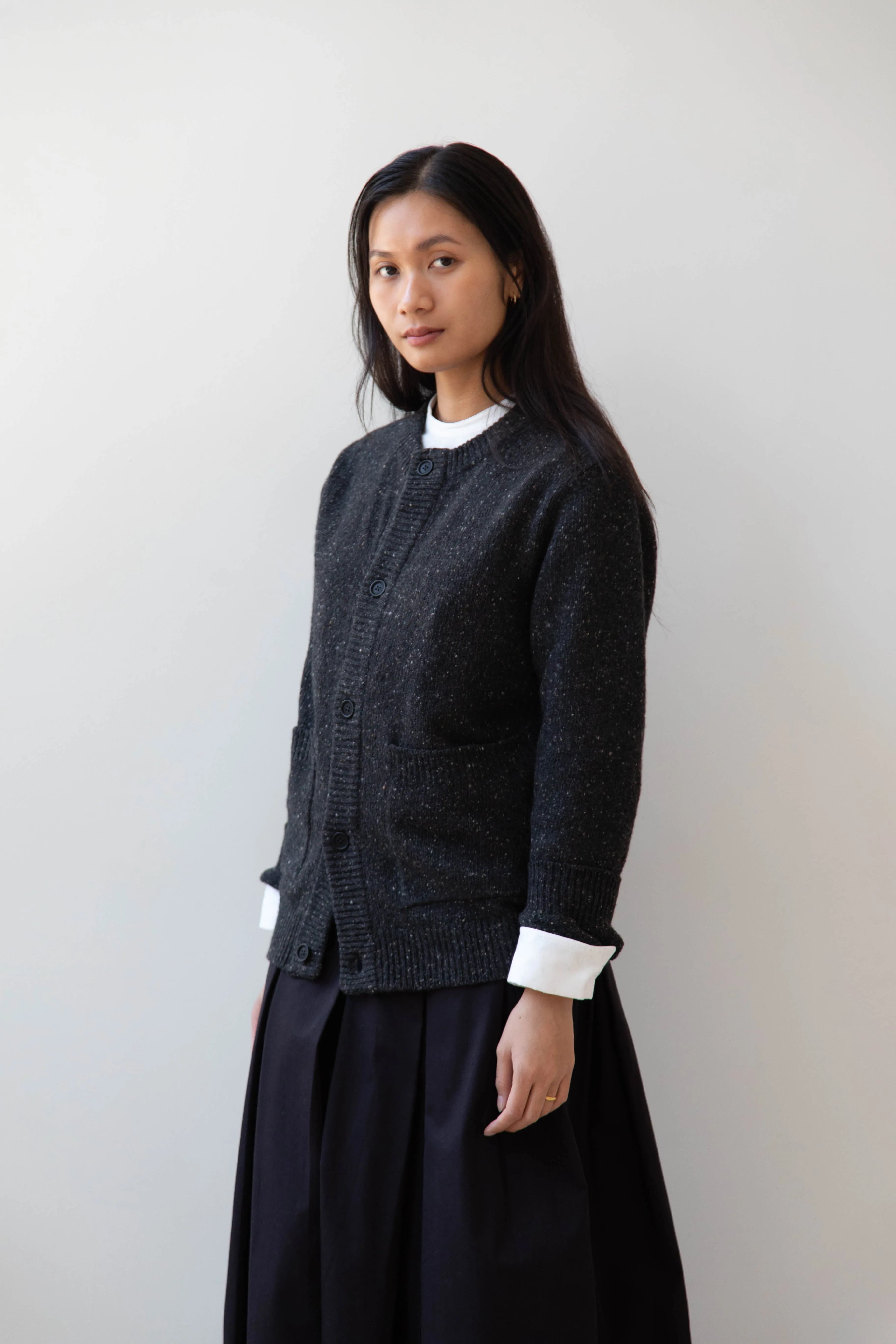 Evan Kinori | Crewneck Cardigan in Charcoal Donegal
