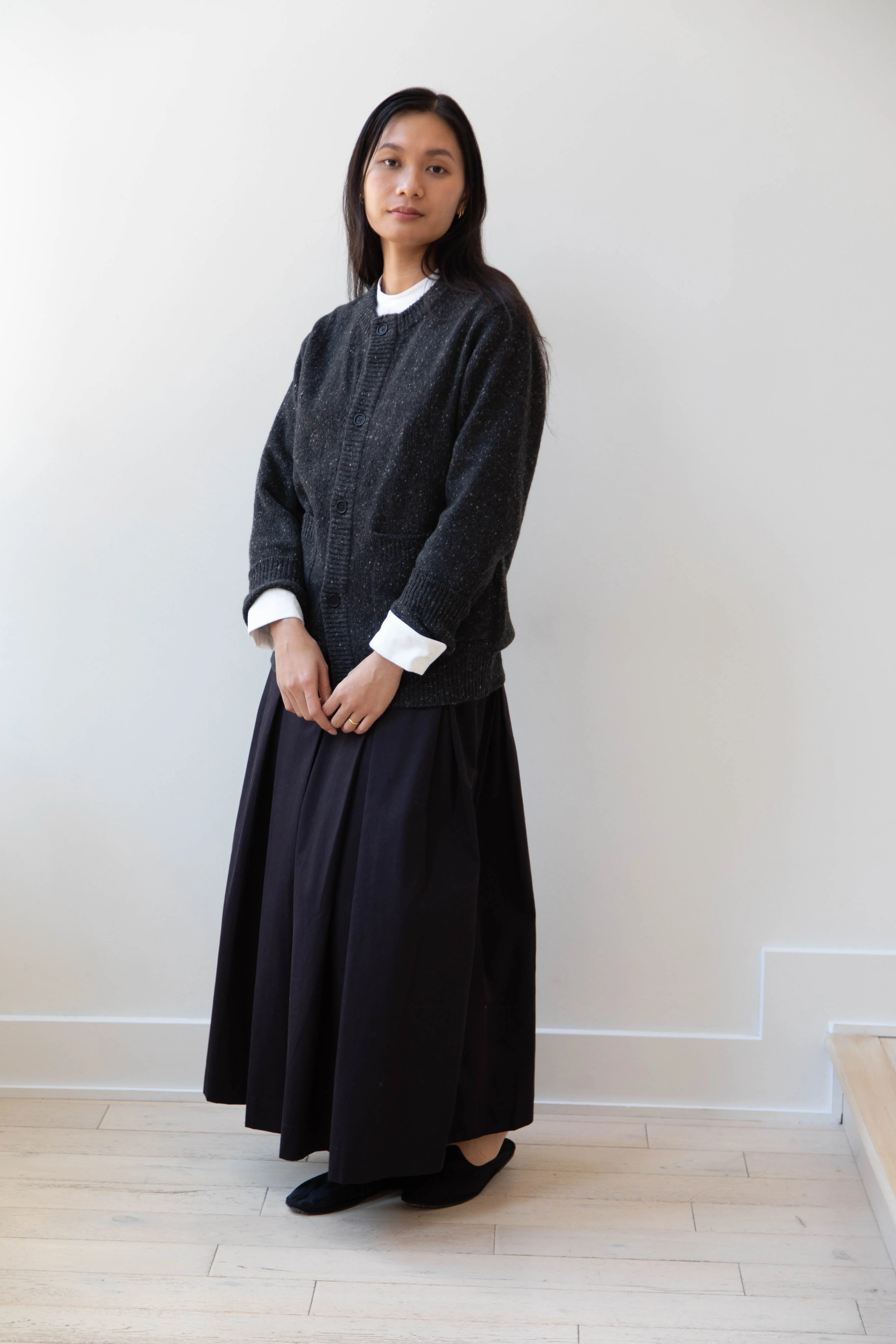 Evan Kinori | Crewneck Cardigan in Charcoal Donegal