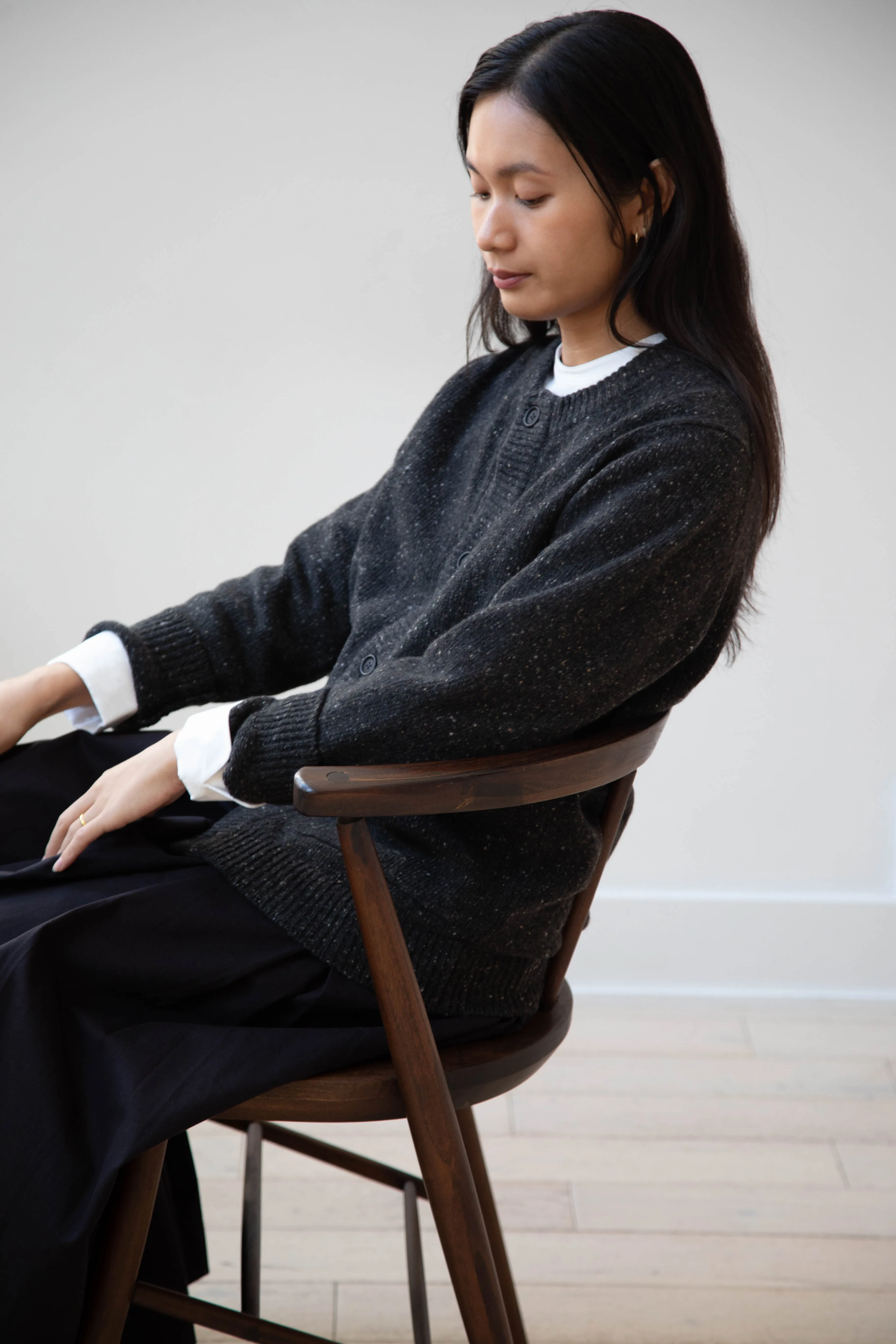 Evan Kinori | Crewneck Cardigan in Charcoal Donegal