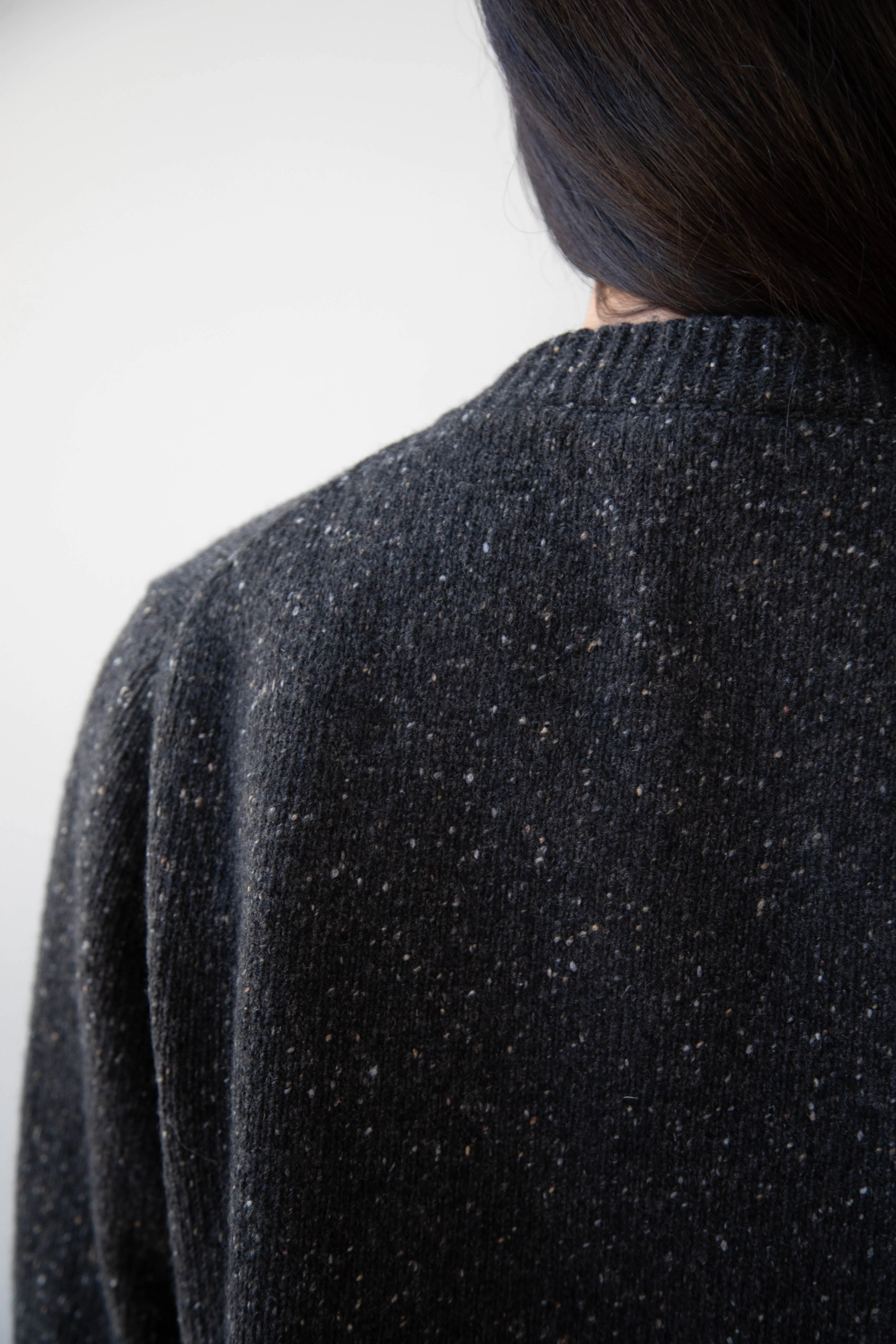 Evan Kinori | Crewneck Cardigan in Charcoal Donegal
